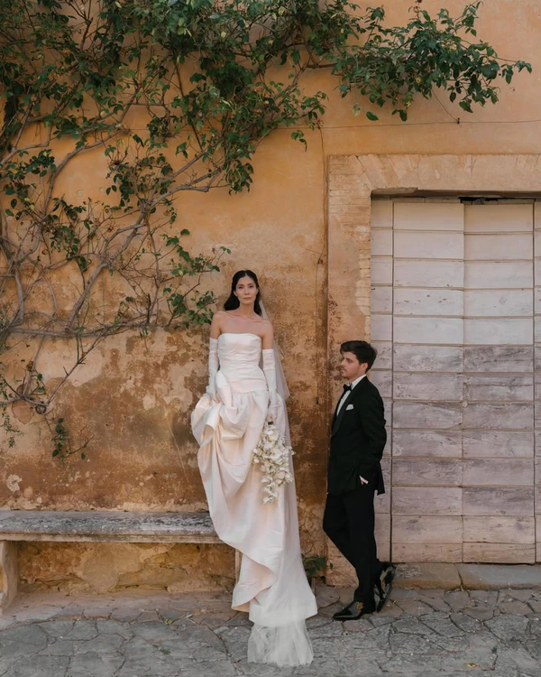 40 Unique Portraits Ideas for the Bride and Groom