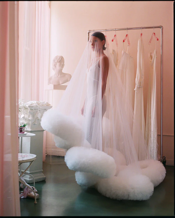 <a href="https://www.wiederhoeft.com/products/poodle-veil">Wiederhoeft</a>