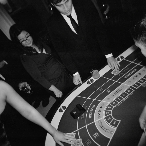 A Glamorous Art Deco Celebration Inspired by Vintage Travel at Gatsby Mansion