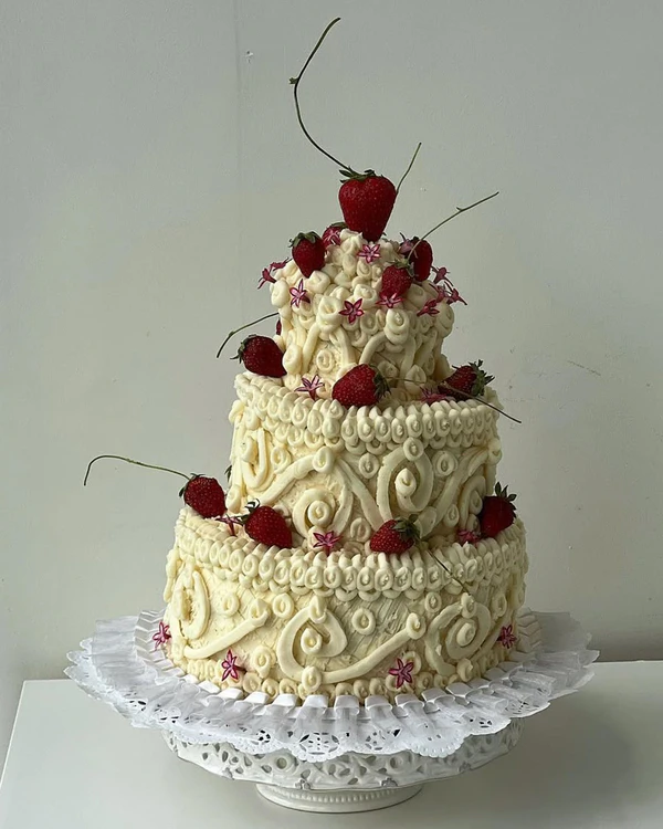 30 Vintage-Inspired Tiered Cakes to Sweeten Your Big Day