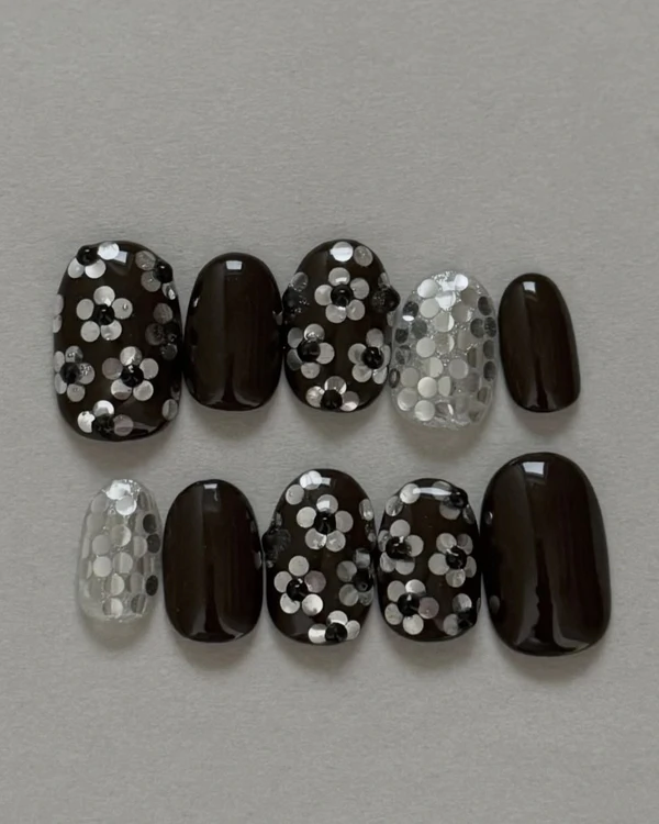 40 Trendy It-Girl Nail Designs to Inspire Your Next Appointment