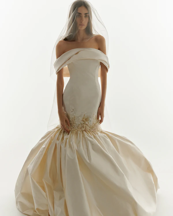 <a href="https://www.instagram.com/valentinyudashkin_official/">Yudashkin</a>