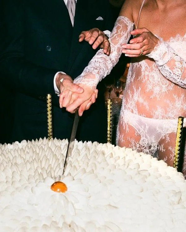 Trend: Giant Single-Tier Wedding Desserts — photo 1