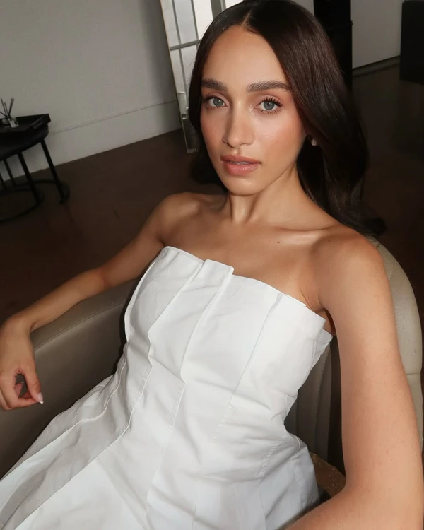 <a href="https://www.instagram.com/liza_ray/p/DMXp1HIudhK/?img_index=2">Liza Ray</a>