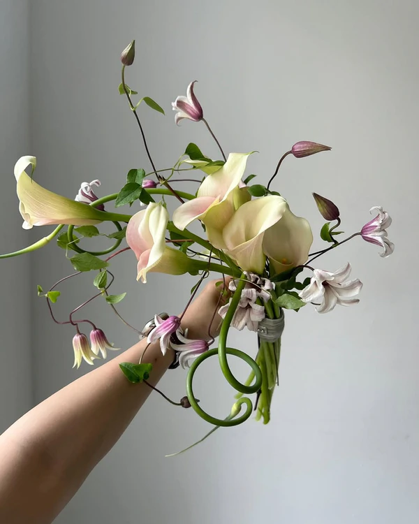 9 Stylish Bouquet Trends We're Loving for Brides Right Now