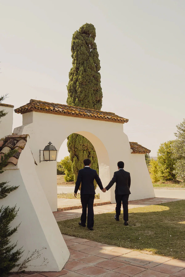 An Artist & Designer’s Art-Driven Spanish Wedding at a 16th-Century Cortijo, Drenched in Citrus and Calla Lilies