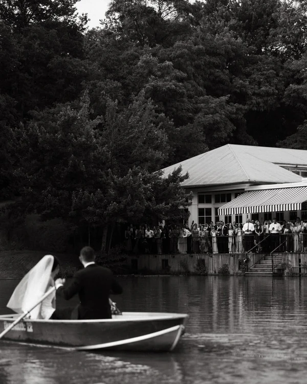 <a href="https://www.instagram.com/nycboathouse/">Central Park Boathouse</a>, Photography: <a href="https://www.instagram.com/p/DWzKC9hlT0f/?img_index=13">Jenn Goz</a>