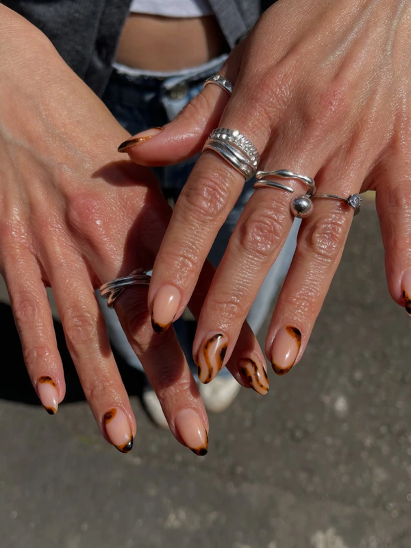 <a href="https://www.instagram.com/p/DX7TII8jM__/?hl=en&img_index=1">BW Nails</a>