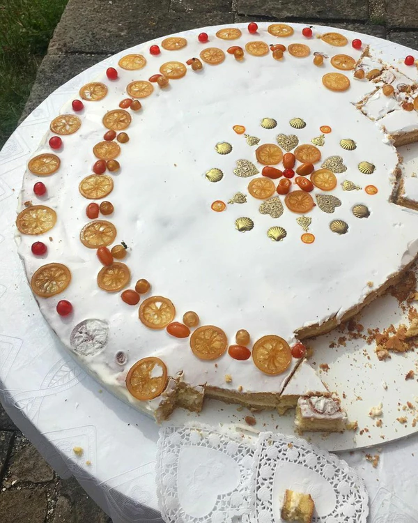 Trend: Giant Single-Tier Wedding Desserts