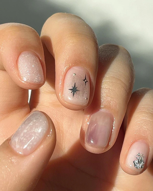 26 Minimalist Nail Design Ideas