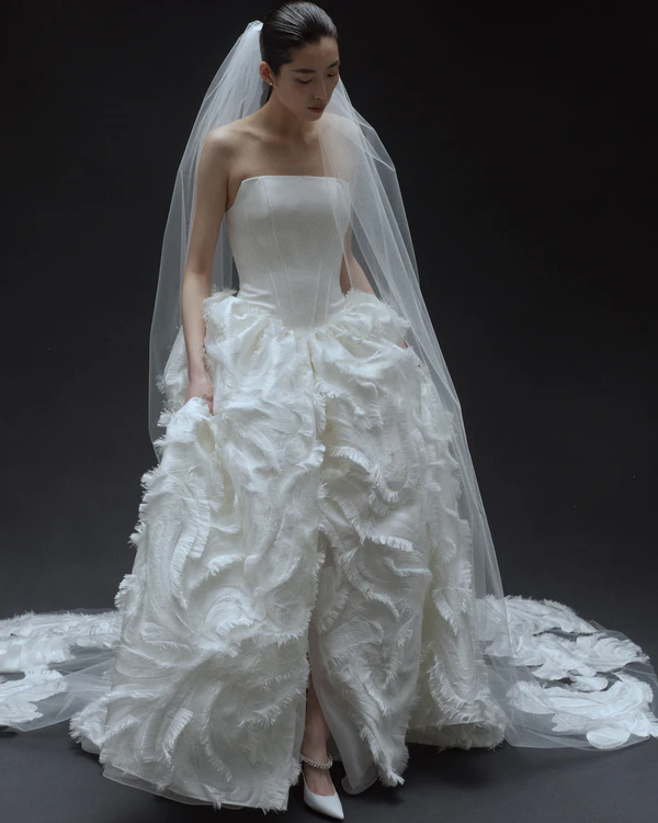 The Chicest Looks & Trends from the Spring '26 Bridal Collections
