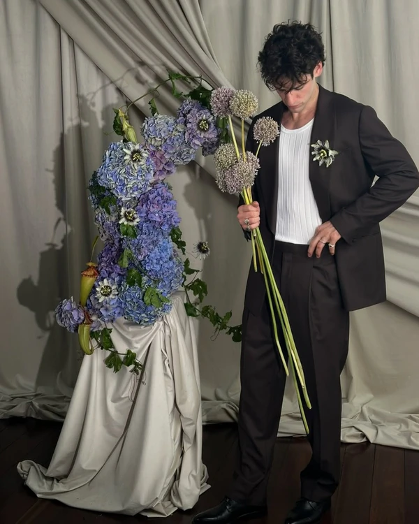 <a href="https://www.instagram.com/p/DV5h5C2En73/?img_index=2">Sir Botanical</a>
