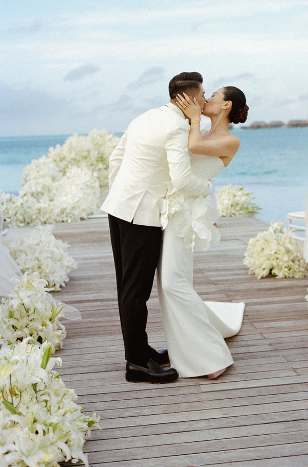 10,000 Lilies & Turquoise Waters Framed This Dreamy Beach Wedding in the Maldives
