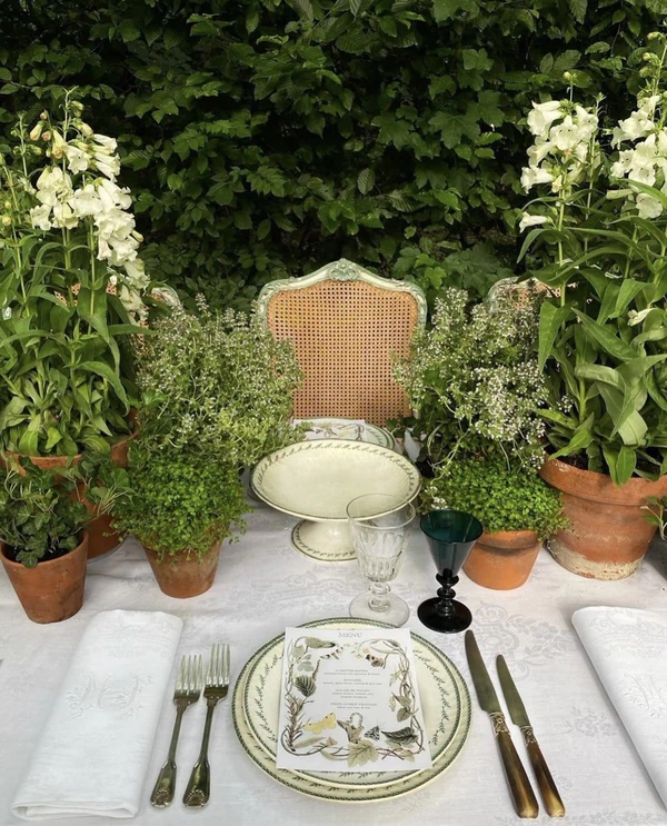 <a href="https://www.instagram.com/p/C3u5jEXoExc/">Maison Fête</a>