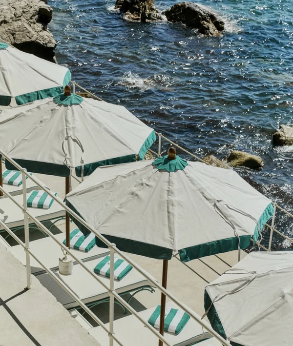 <a href="https://www.instagram.com/p/DXeYzm5gD8u/">Le Sirenuse Mare</a>, Photography: <a href="https://www.instagram.com/stefangiftthaler/"><span>Stefan Giftthaler</span></a>