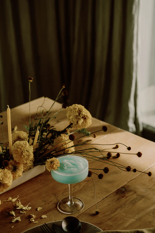 Ascetic Interiors and Modern Floristics in the Lovers Elopement Editorial — photo 10