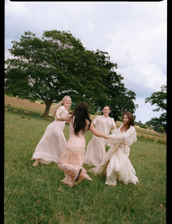 <a href="https://www.instagram.com/alicewilkes_design/">Alice Wilkes Design</a>, Photography: <a href="https://www.instagram.com/cinziabruschini/">Cinzia Bruschini</a>