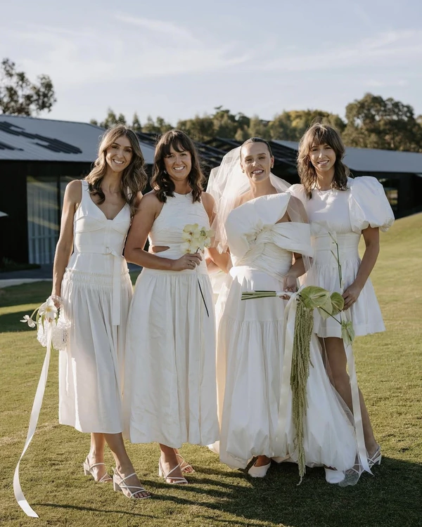 35 Must-Save Bridal & Grooms Party Portrait Ideas