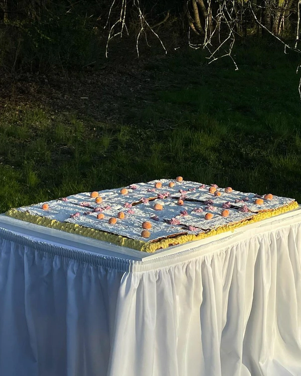 Trend: Giant Single-Tier Wedding Desserts