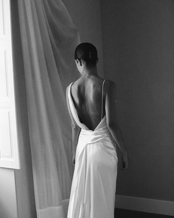 How To Choose The Best Wedding Style For a Size-Zero Bride