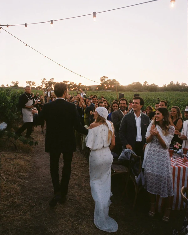 <a href="https://www.instagram.com/p/CiAHAvTsyCl/?img_index=1" target="_blank">Photography: Días de Vino Y Rosas</a>