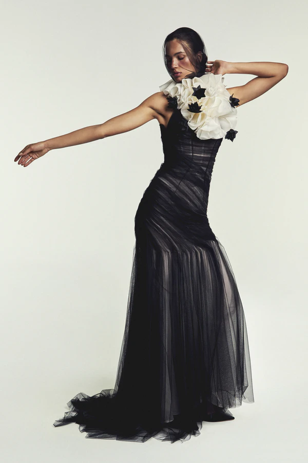 <a href="https://www.instagram.com/moniquelhuillier?igsh=cDJmdjZkMTF6b295">Monique Lhuillier</a>