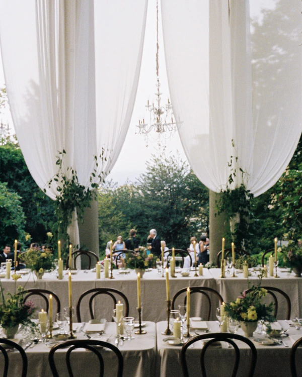 An Enchanting Wedding Amongst a Classic Manor Garden — photo 1