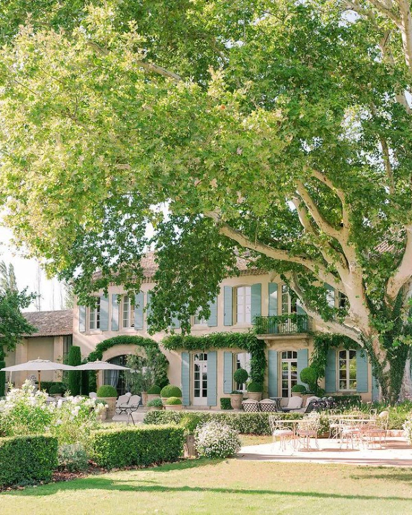 15 Awe-Inspiring Garden Wedding Venues Around the World