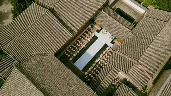 A Pastel-Drenched Chinese Celebration at Amandayan Amid the Mountainscapes of Lijiang