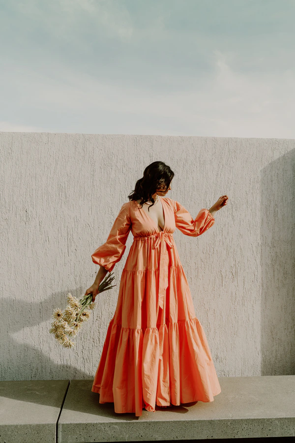 Ascetic Interiors and Modern Floristics in the Lovers Elopement Editorial — photo 9