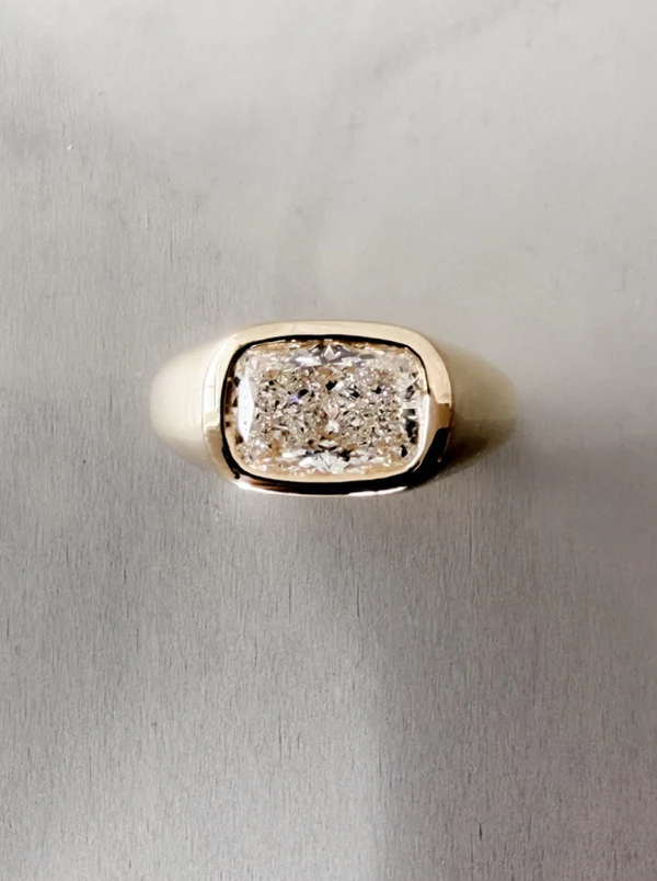 <a href="https://www.instagram.com/p/DdlKzzHlJb_/?img_index=1">Guys Gold</a>