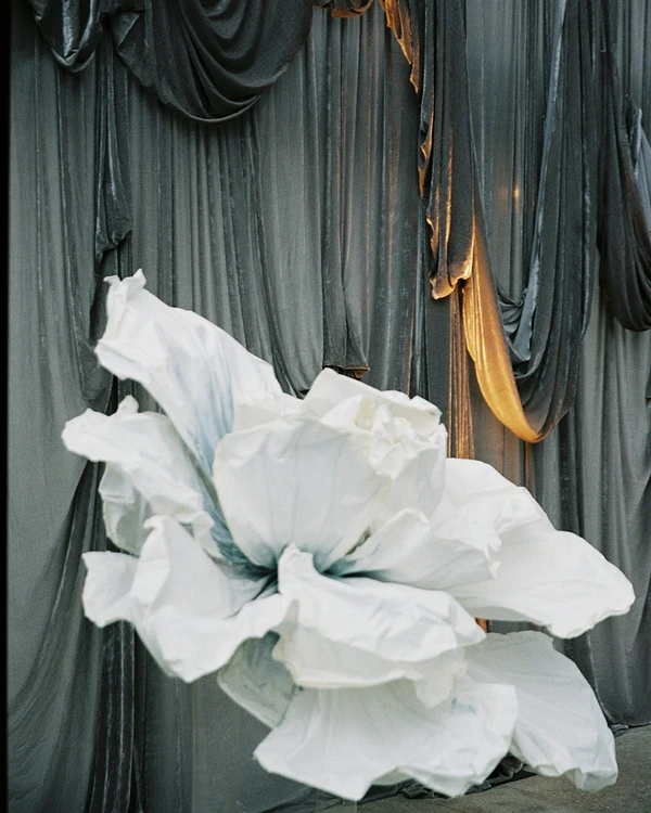 A High-End Wedding Amongst New Zealand's Cinematic Mountains — photo 2