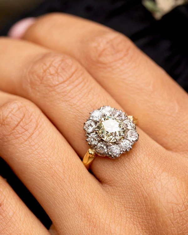 50 Iconic Vintage Engagement Ring Styles & Cuts