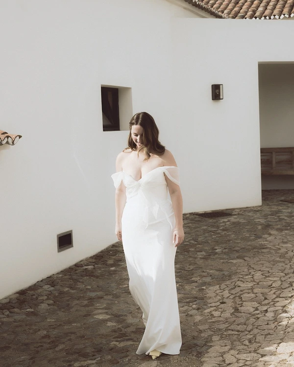 A Vibrant Retro Wedding in a Charming Portugese Castle