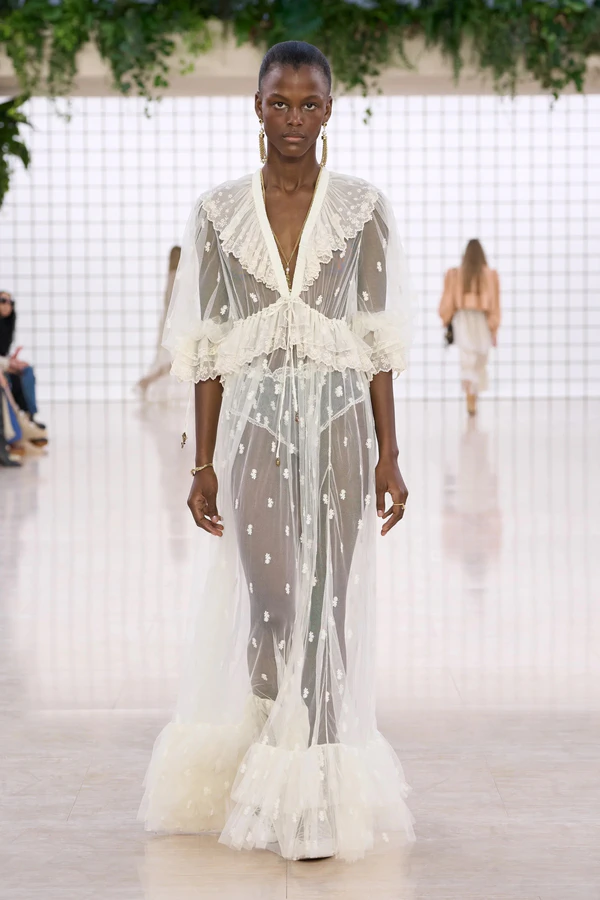 Chloé Unveils Spring/Summer 2025 RTW Collection