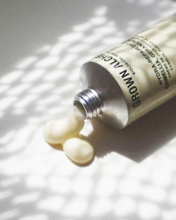 10 Beauty Products You Need on Your Honeymoon Trip — photo 1
