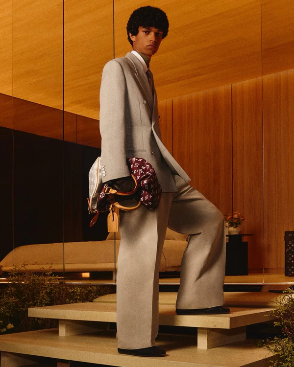 <a href="https://www.instagram.com/p/DTxNPYKDRKT/?hl=en&img_index=1">Louis Vuitton</a>