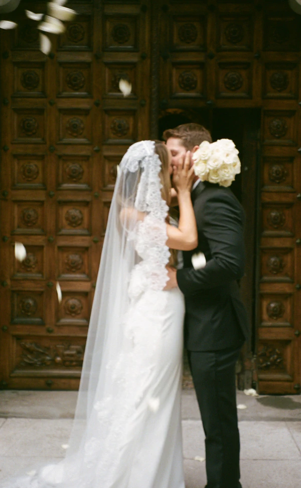 On Film and in Feeling: Georgia Grace’s Approach to Modern Wedding Photography — photo 1