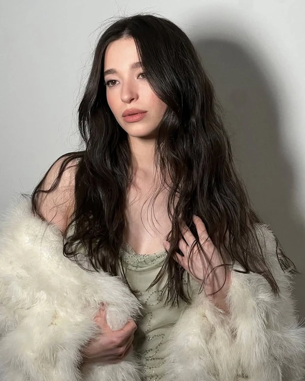 <a href="https://www.instagram.com/p/DEdNuRJy901/?hl=en&img_index=1">Aralda</a>, Content: <a href="https://www.instagram.com/sweetbabyjamie/?hl=en">Jamie Mizrahi</a>