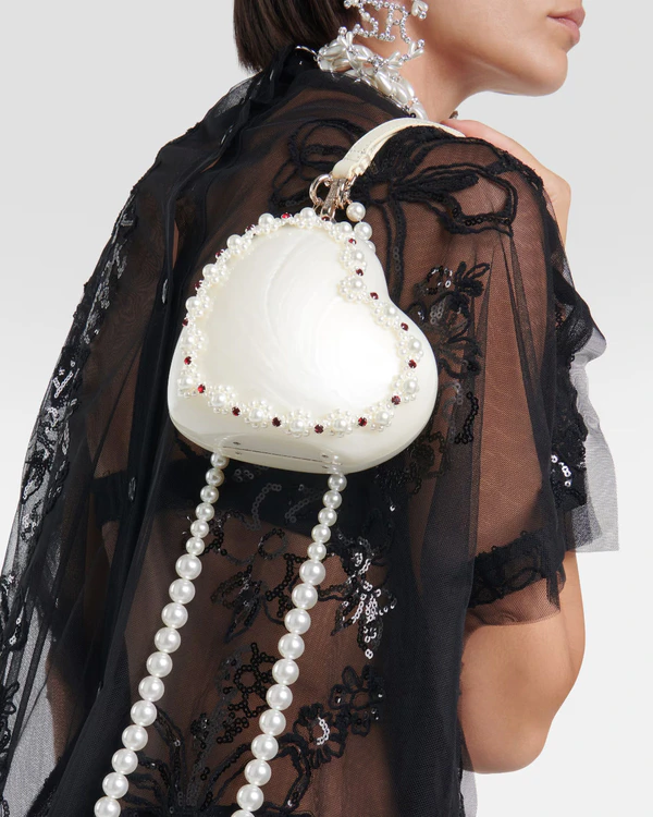 Chic Handbags to Carry on Your Wedding Day