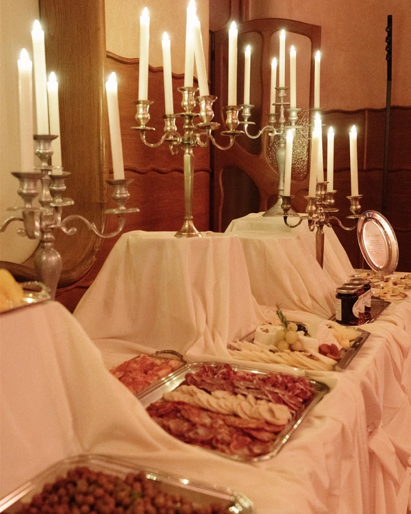 A Vibrant & Artistic Barcelona Wedding Amongst an Iconic Gaudi Masterpiece & Castle Garden