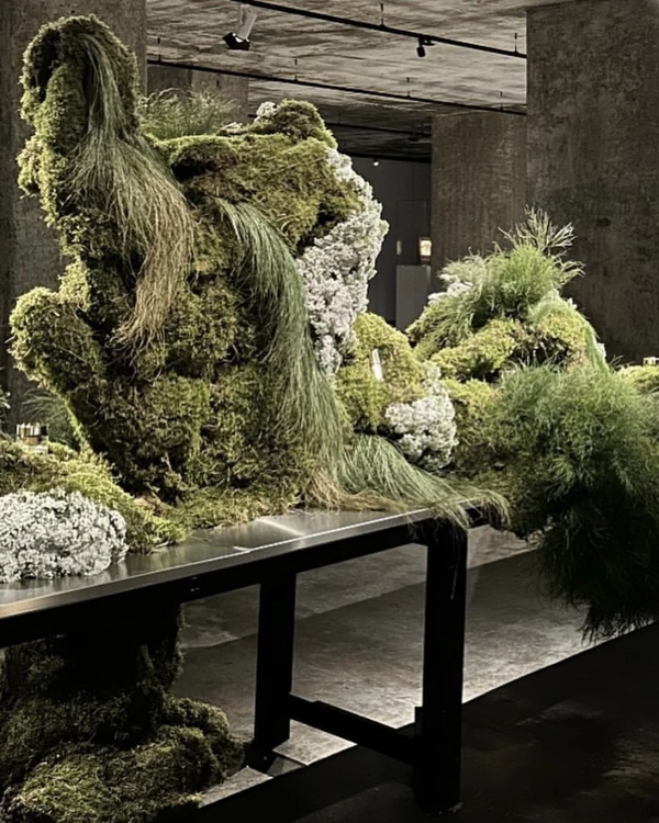 Trend: Overgrown Foliage Installations