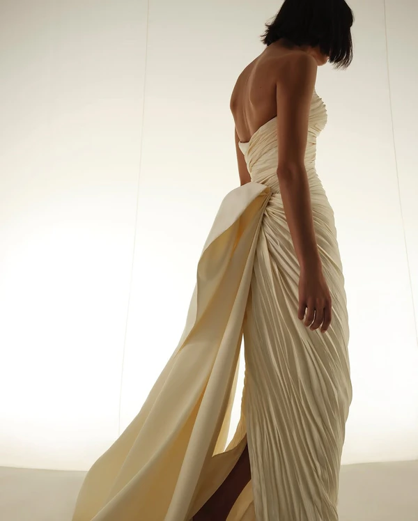 30 Chic Bridal Dresses Perfect for an Italian Wedding