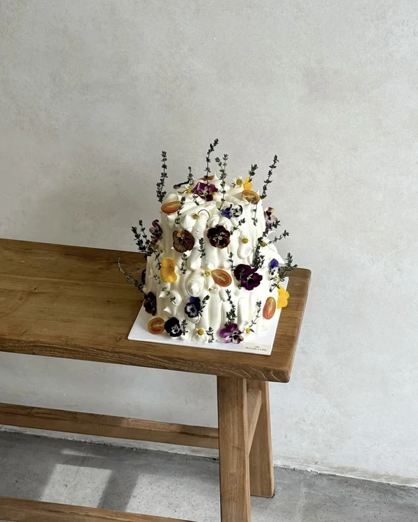 30 Cake Ideas for Your Spring Wedding