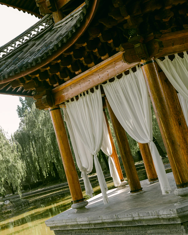 A Pastel-Drenched Chinese Celebration at Amandayan Amid the Mountainscapes of Lijiang