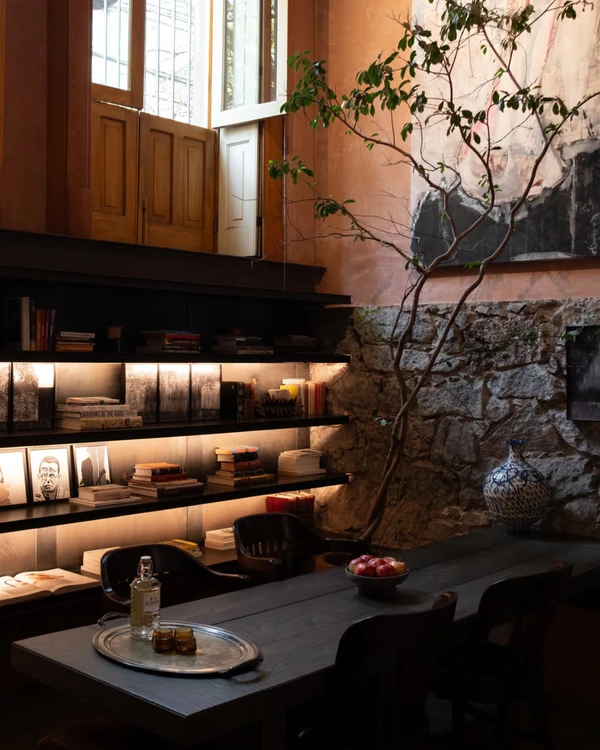 <a href="https://www.instagram.com/casatenue.mx/">Casa Tenue</a>, Content: <a href="https://www.instagram.com/p/DYcSZj1EZnR/?img_index=1">Esther Wang</a>
