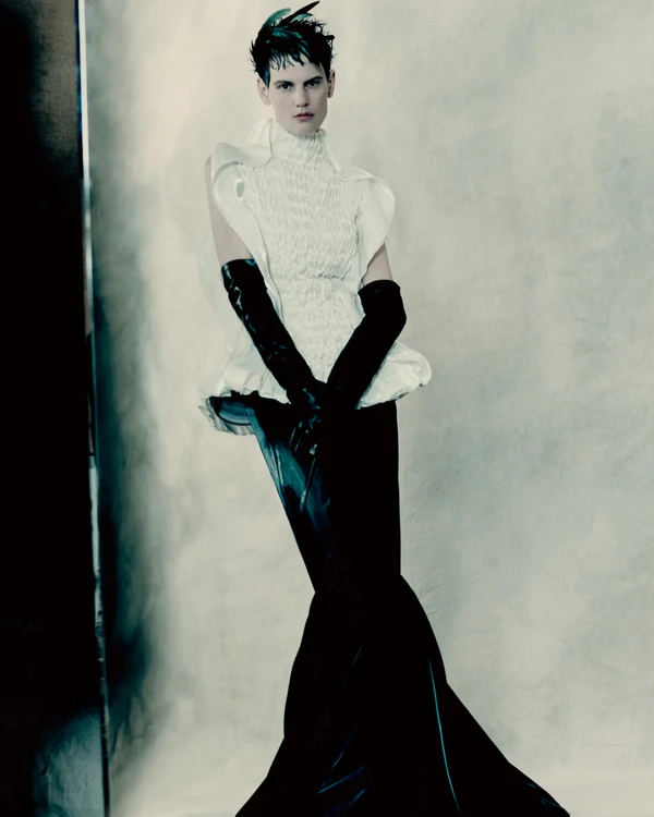 <a href="https://www.instagram.com/p/DXXFeWNjgI-/?img_index=2">Danielle Frankel</a>, Photography: <a href="https://www.instagram.com/roversi/">Paolo Roversi</a>