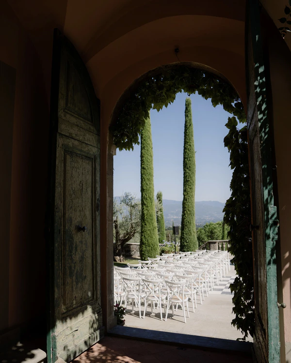 A Classic & Elegant Celebration Amongst an Italian Garden Villa
