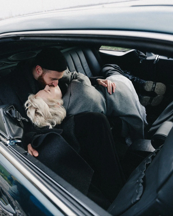 100 Questions to Spark Intimacy & Connection in Your Relationship