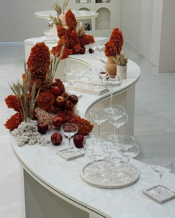 Trend: Curved Tablescapes